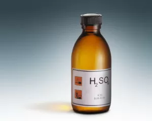 C&oacute; n&ecirc;n đổ nước v&agrave;o axit H2SO4 v&agrave; tại sao ? - Vnkythuat.com