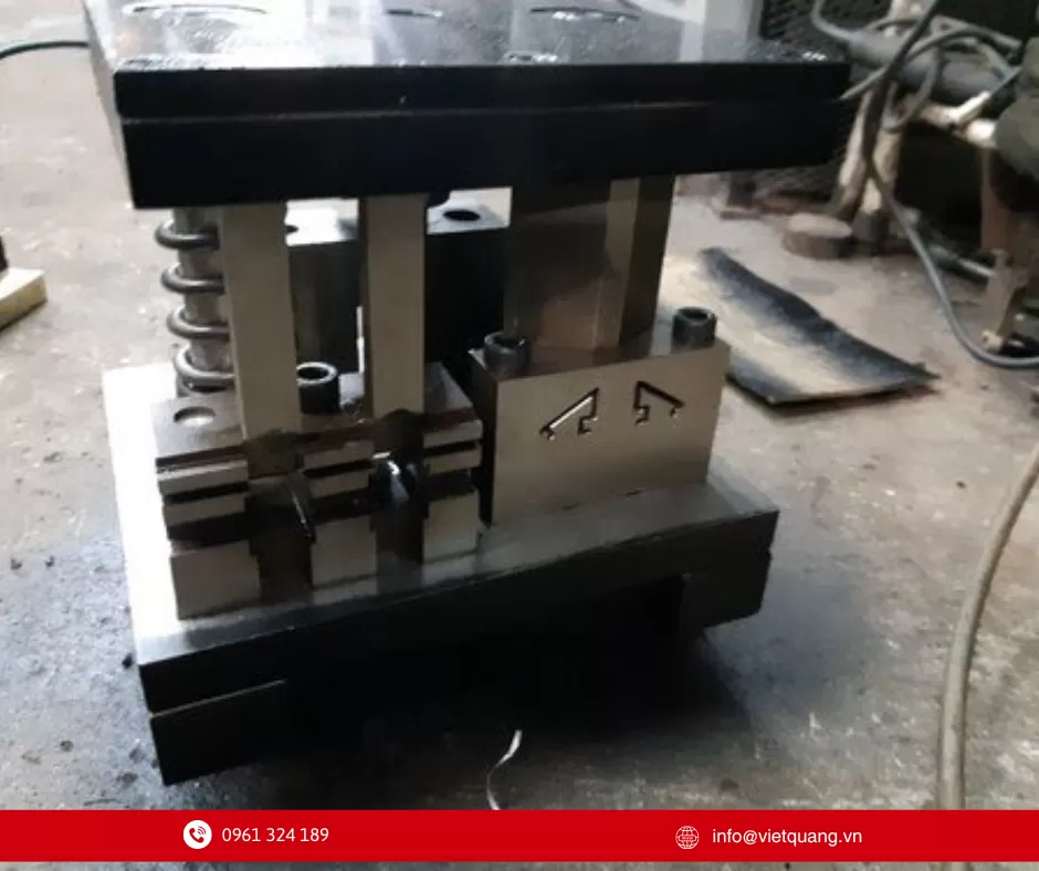 Khuôn dập vuốt kim loại
