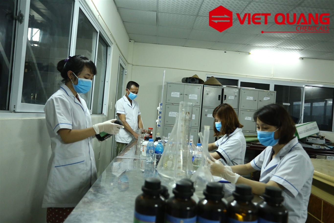 sản xuất axit nitric trong phòng thí nghiệm