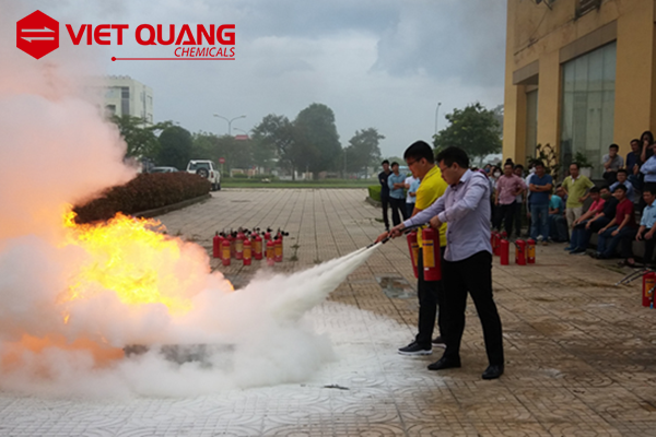 thực hành chữa cháy bằng bình chữa cháy dạng bột