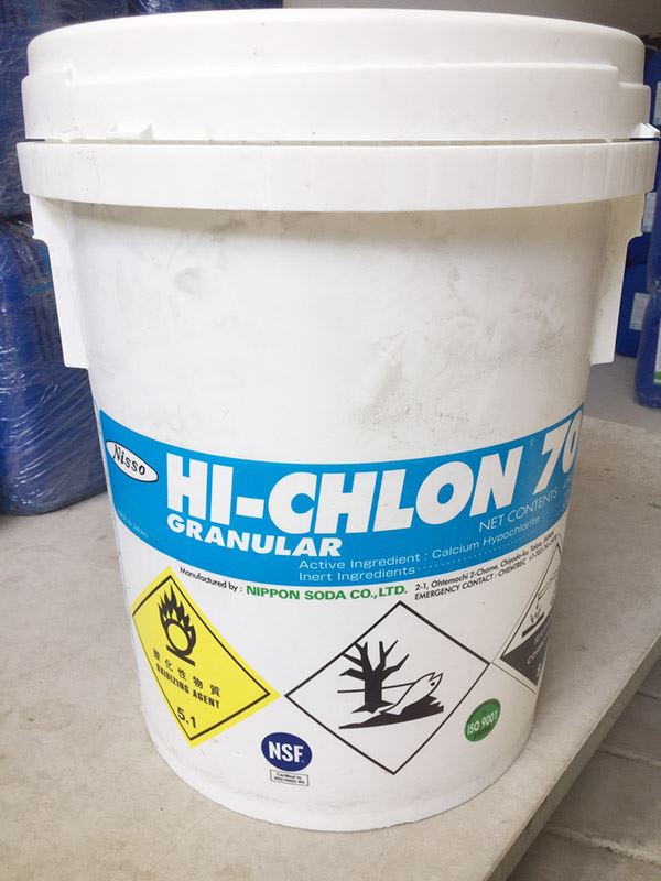 Chlorine làm hoá chất khử trùng bể bơi