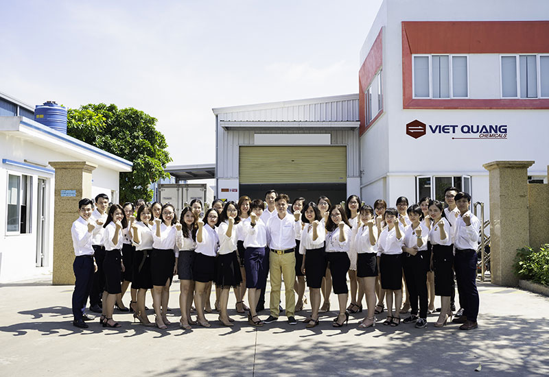 Nhân viên hóa chất Việt Quang