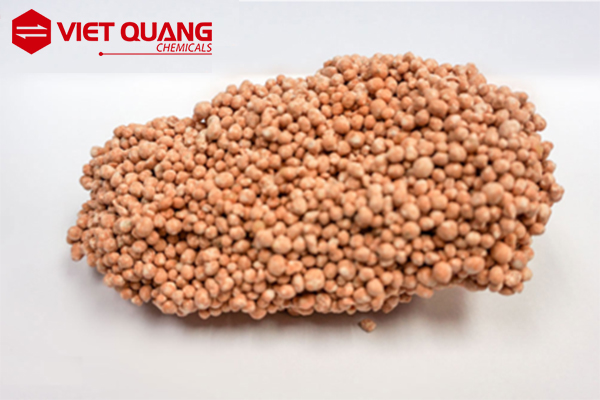 phân bón bị vón cục