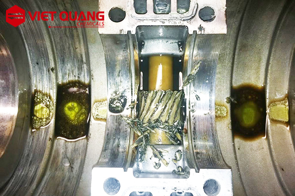 tẩy dầu bằng thinner