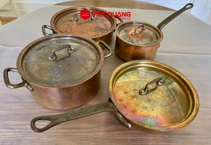 Các sản phẩm bằng đồng sau một thời gian sử dụng sẽ bị oxy hoá, mốc xanh