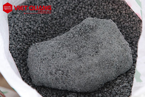 phân bón bị vón cục