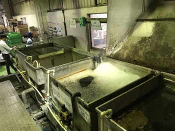 Hóa chất tẩy dầu mỡ trên nền kim loại